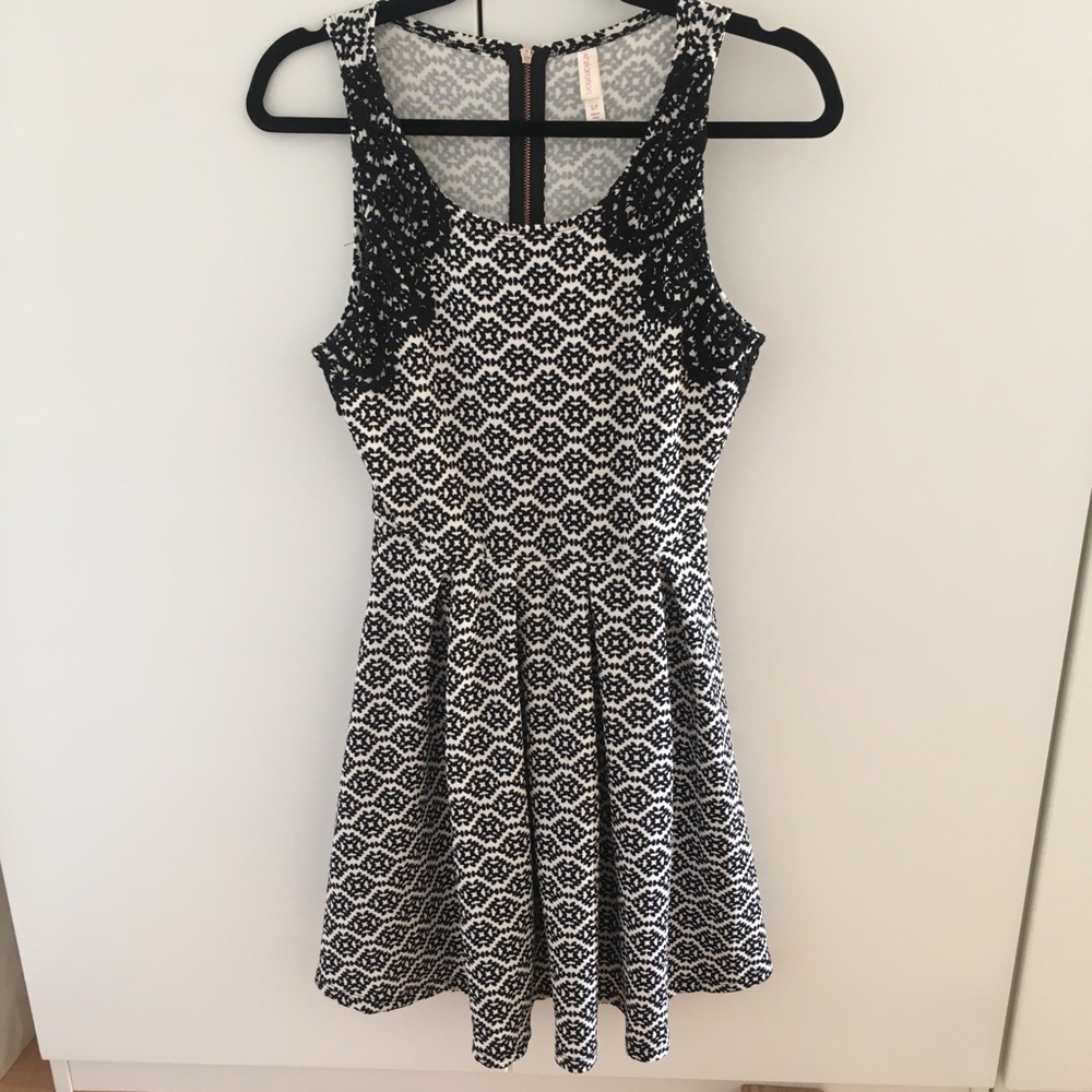 NWOT Patterned dress with crochet detailing